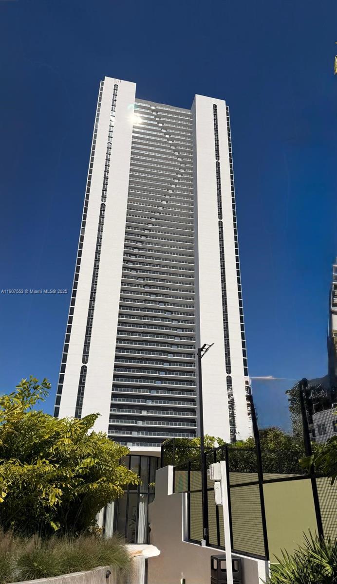 image Aria Reserve Condominium40