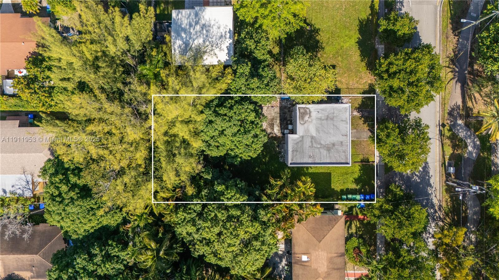 1210 SW 13th Ave Miami, FL 33135