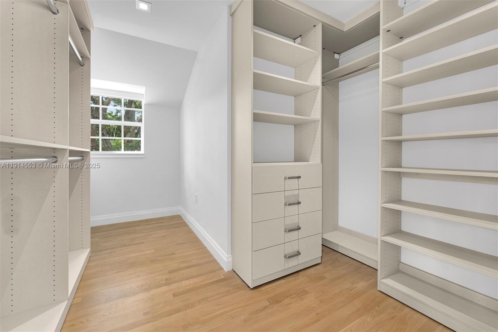 6675 Roxbury Ln Miami Beach, FL 33141