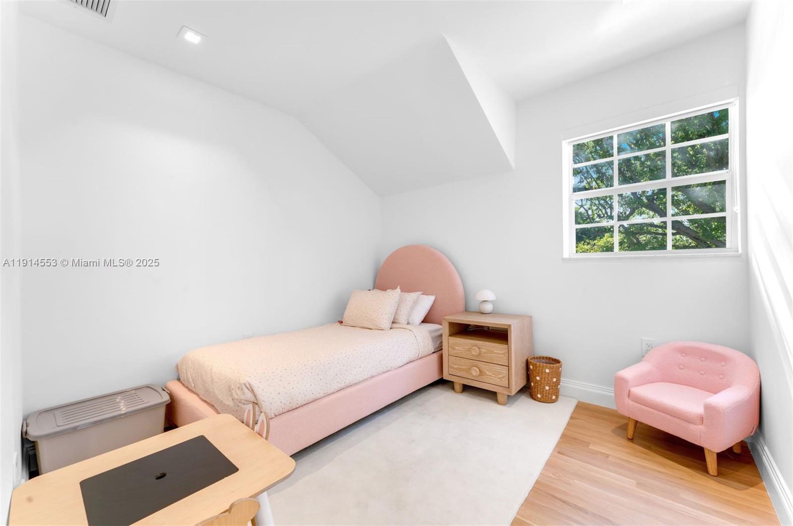 6675 Roxbury Ln Miami Beach, FL 33141