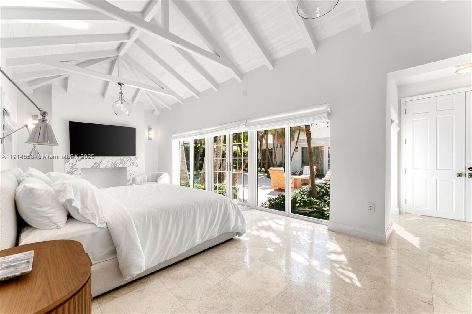 6675 Roxbury Ln Miami Beach, FL 33141