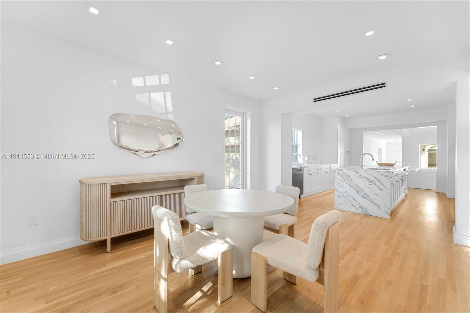 6675 Roxbury Ln Miami Beach, FL 33141