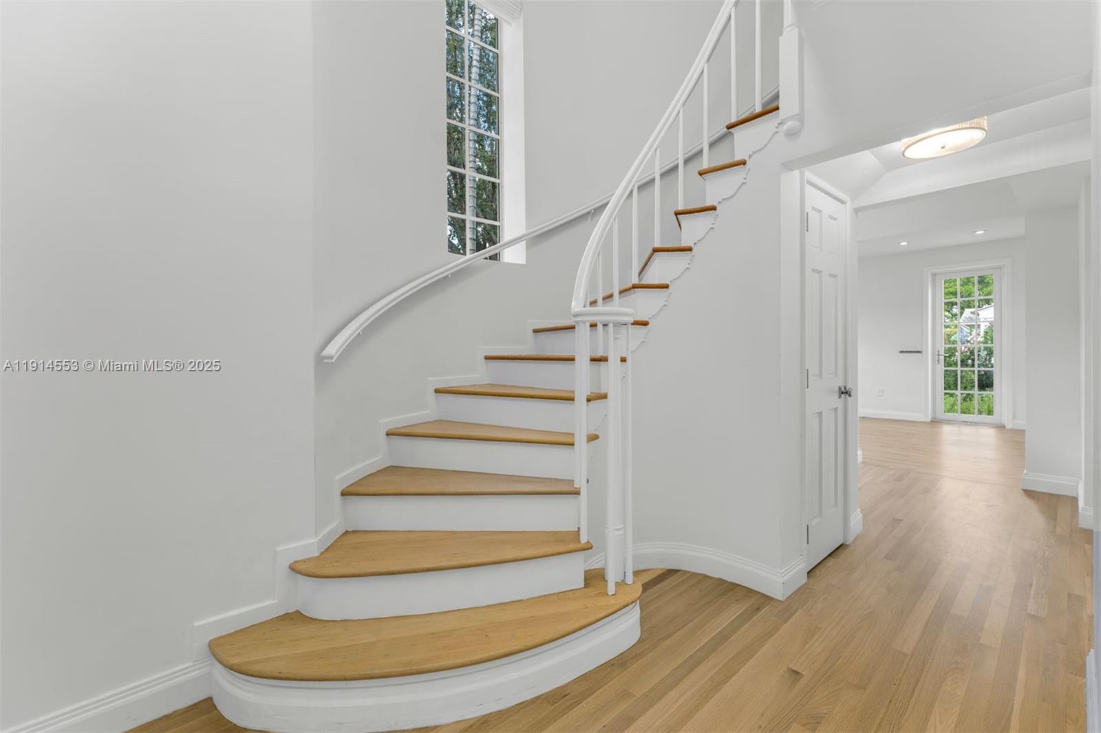 6675 Roxbury Ln Miami Beach, FL 33141