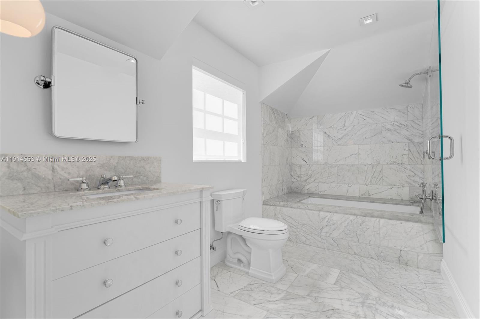 6675 Roxbury Ln Miami Beach, FL 33141