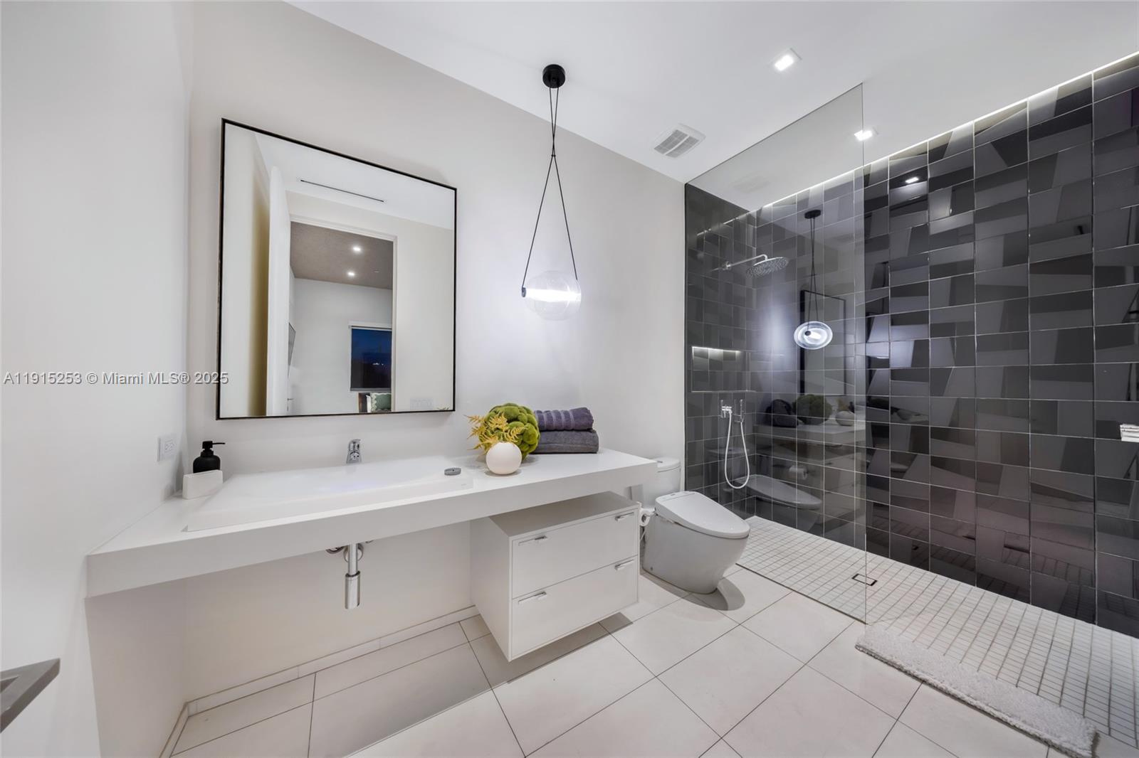 250 NW 24th St #PHA Miami, FL 33127