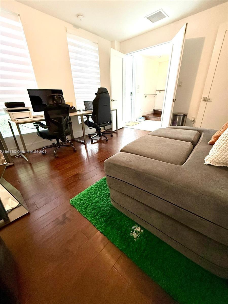 9165 NW 33rd St Doral, FL 33172