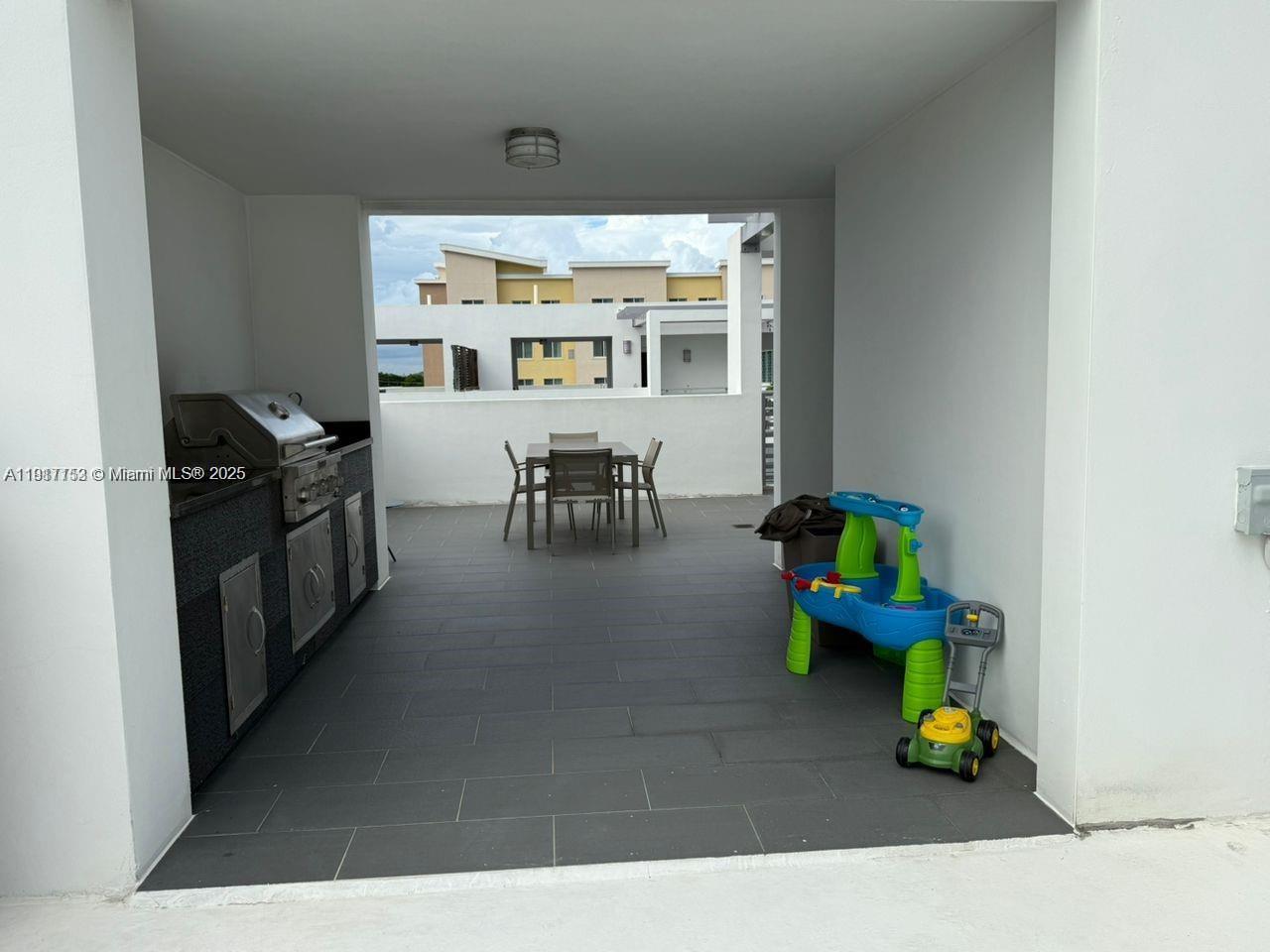 9165 NW 33rd St Doral, FL 33172