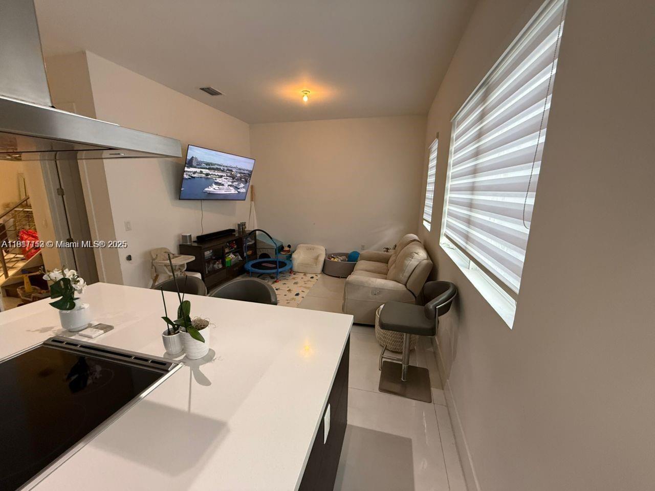 9165 NW 33rd St Doral, FL 33172