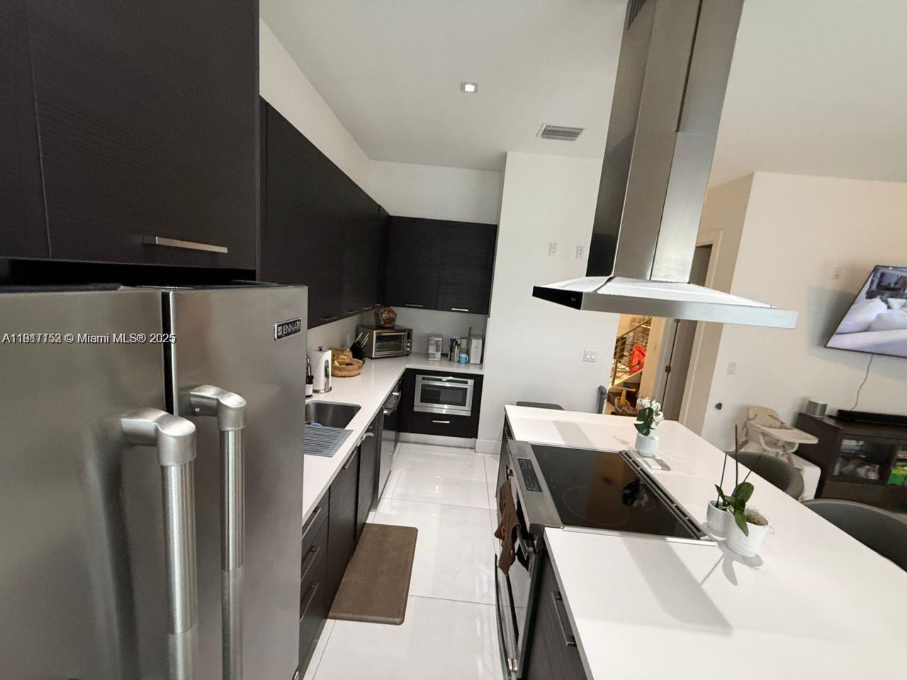 9165 NW 33rd St Doral, FL 33172