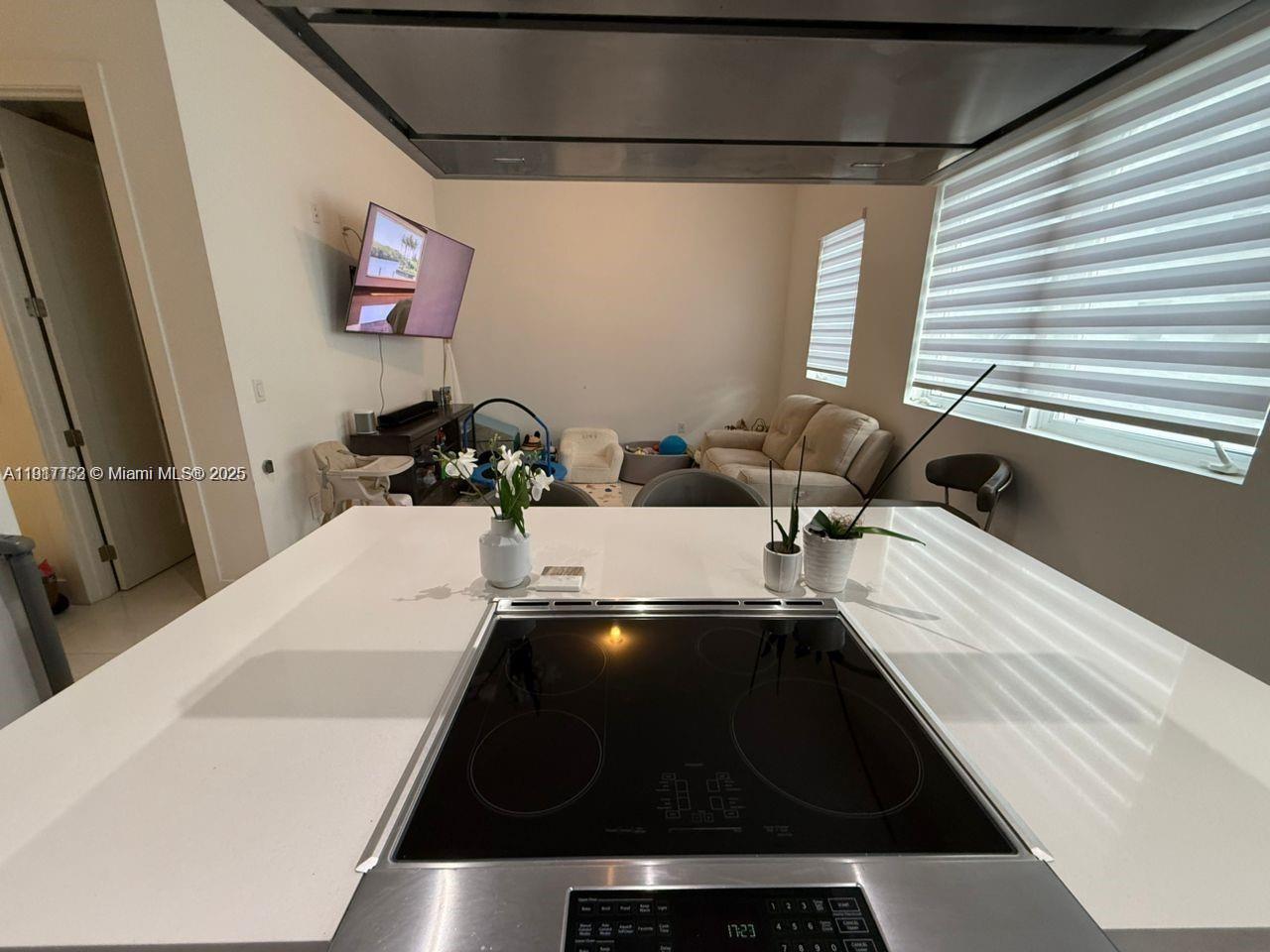 9165 NW 33rd St Doral, FL 33172