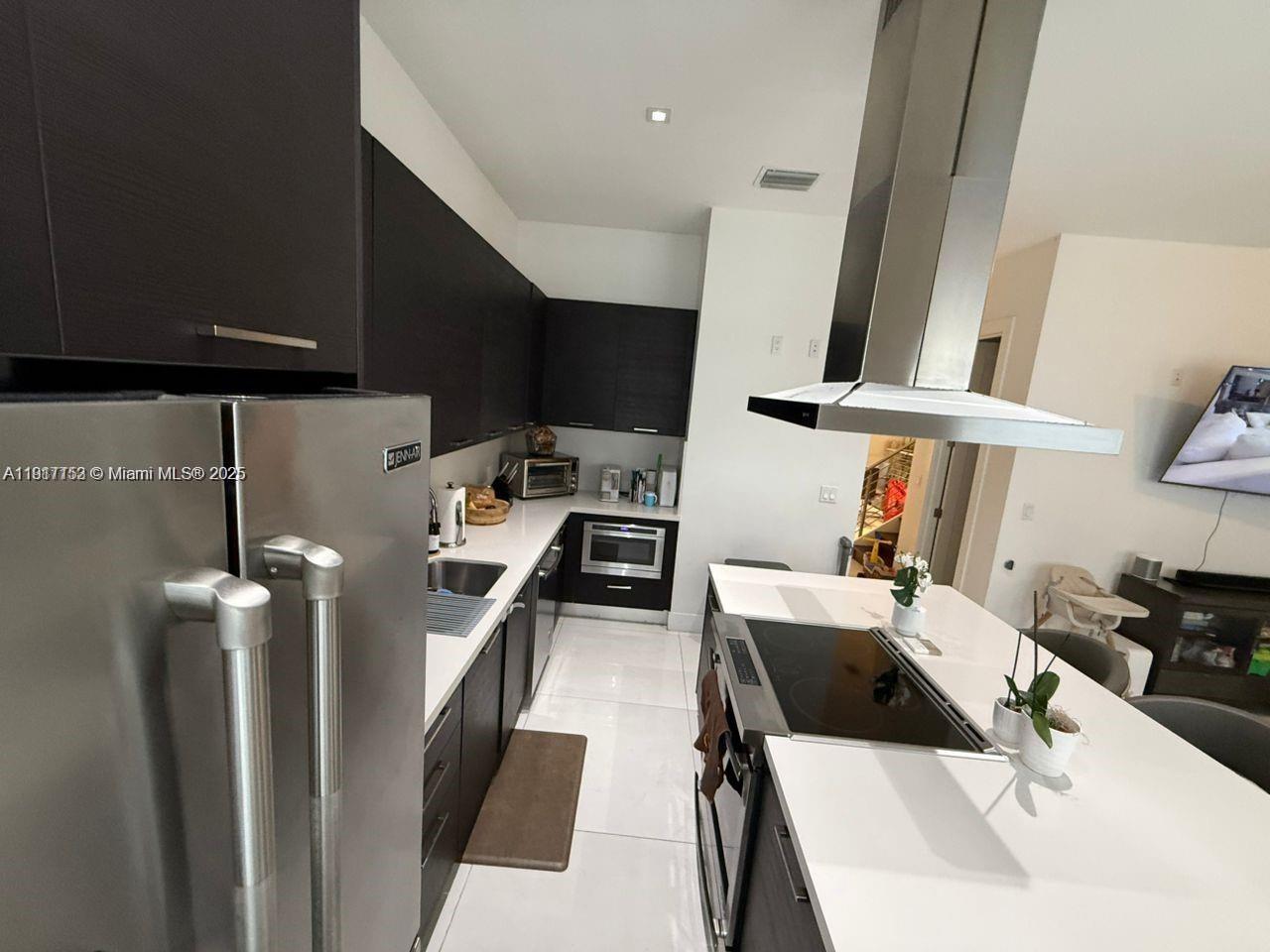 9165 NW 33rd St Doral, FL 33172