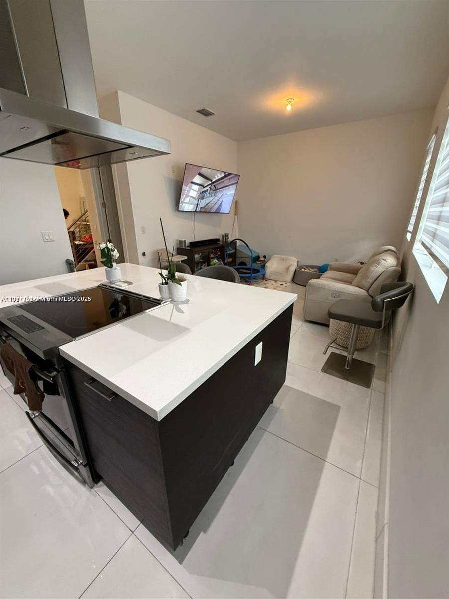 9165 NW 33rd St Doral, FL 33172