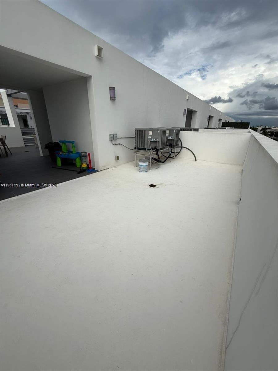 9165 NW 33rd St Doral, FL 33172