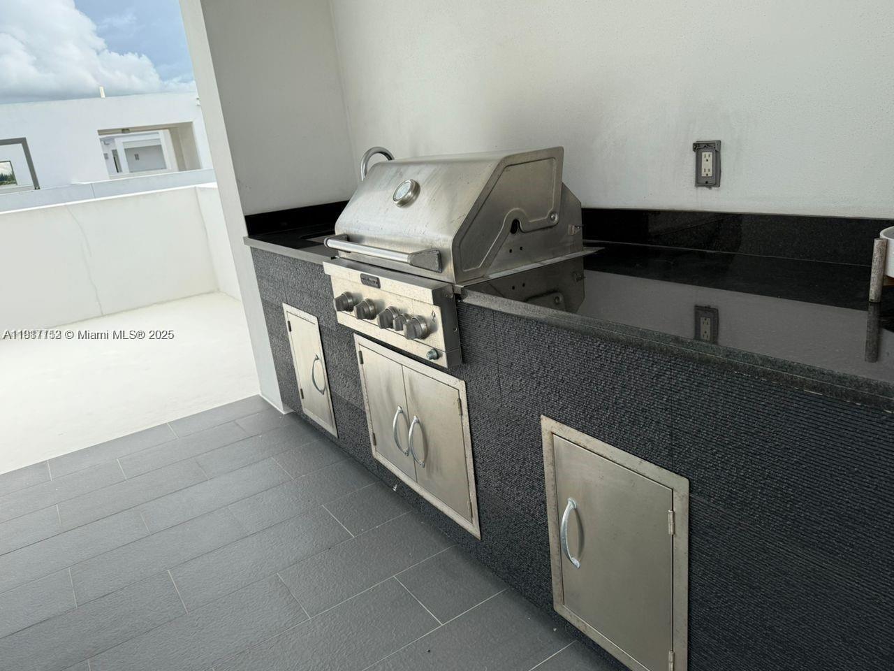 9165 NW 33rd St Doral, FL 33172