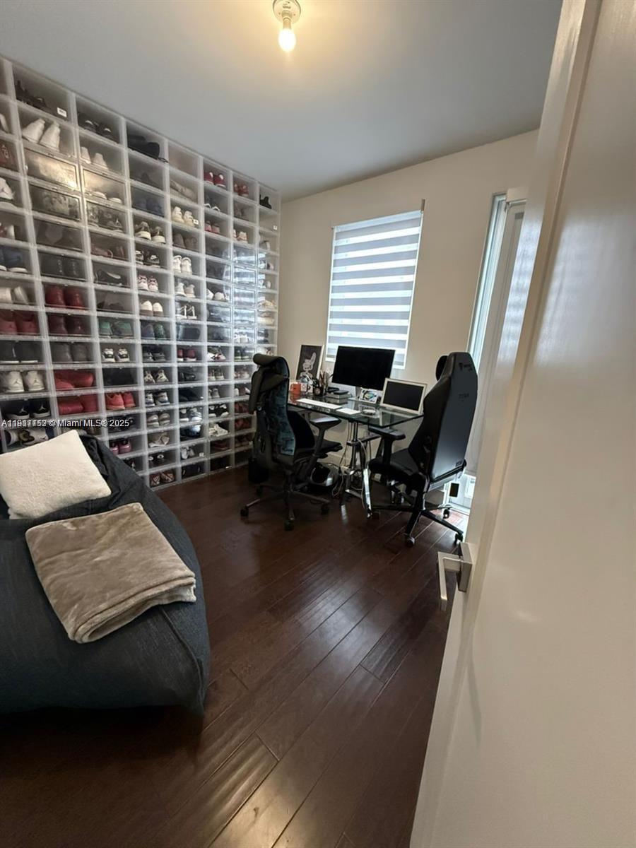 9165 NW 33rd St Doral, FL 33172