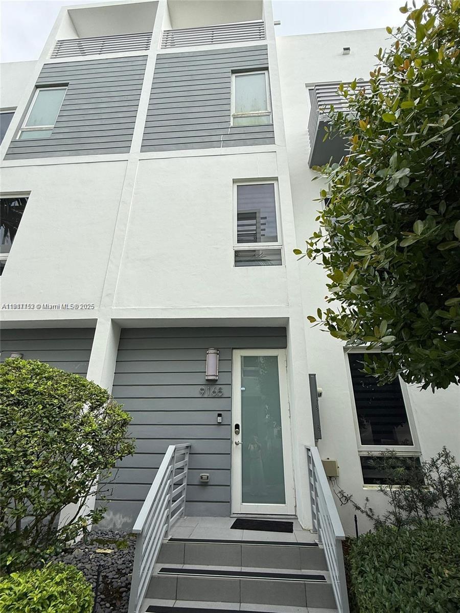 9165 NW 33rd St Doral, FL 33172