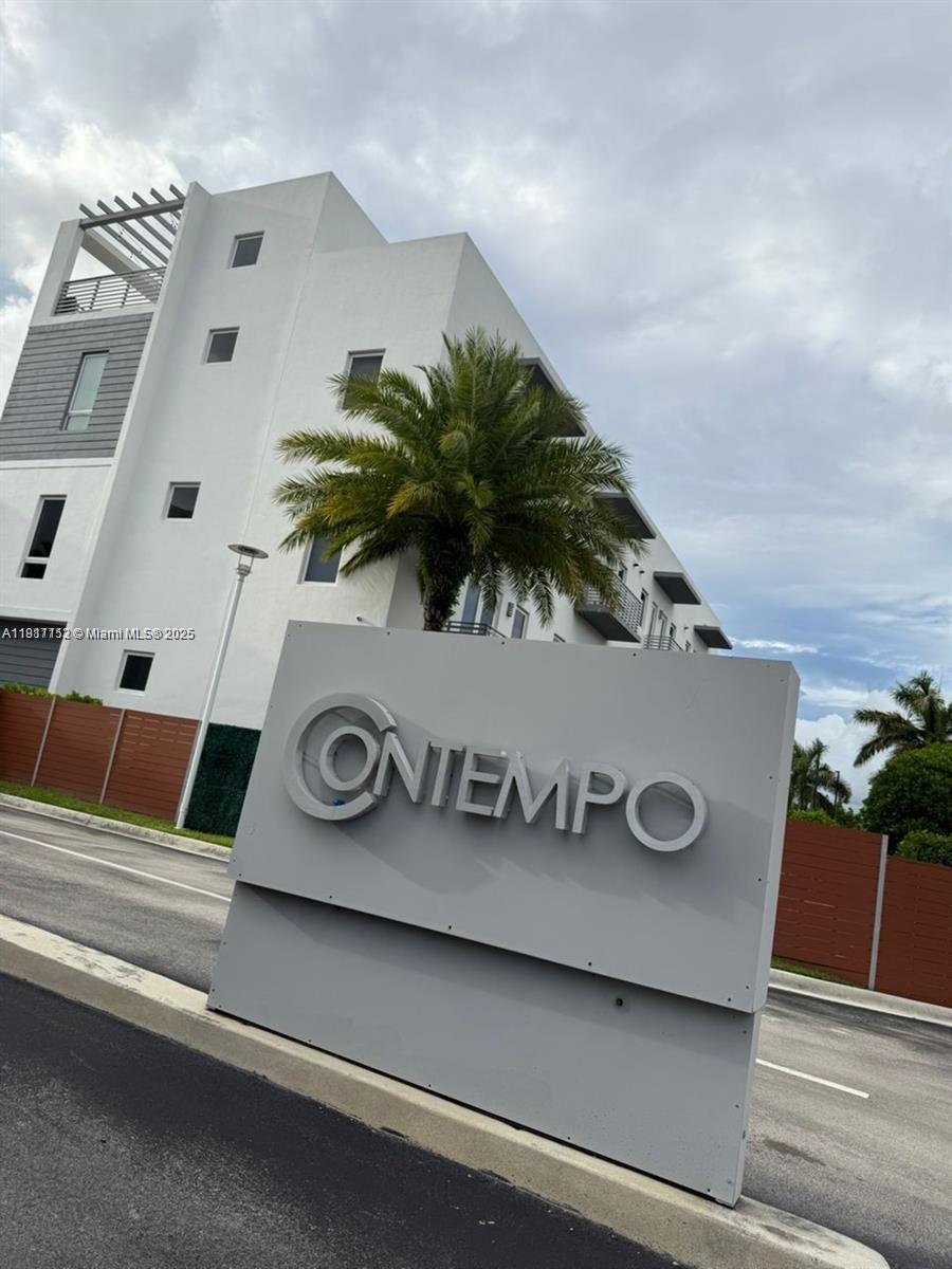 9165 NW 33rd St Doral, FL 33172