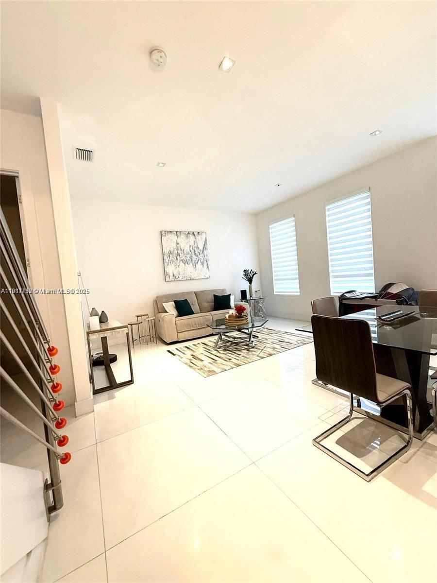 9165 NW 33rd St Doral, FL 33172