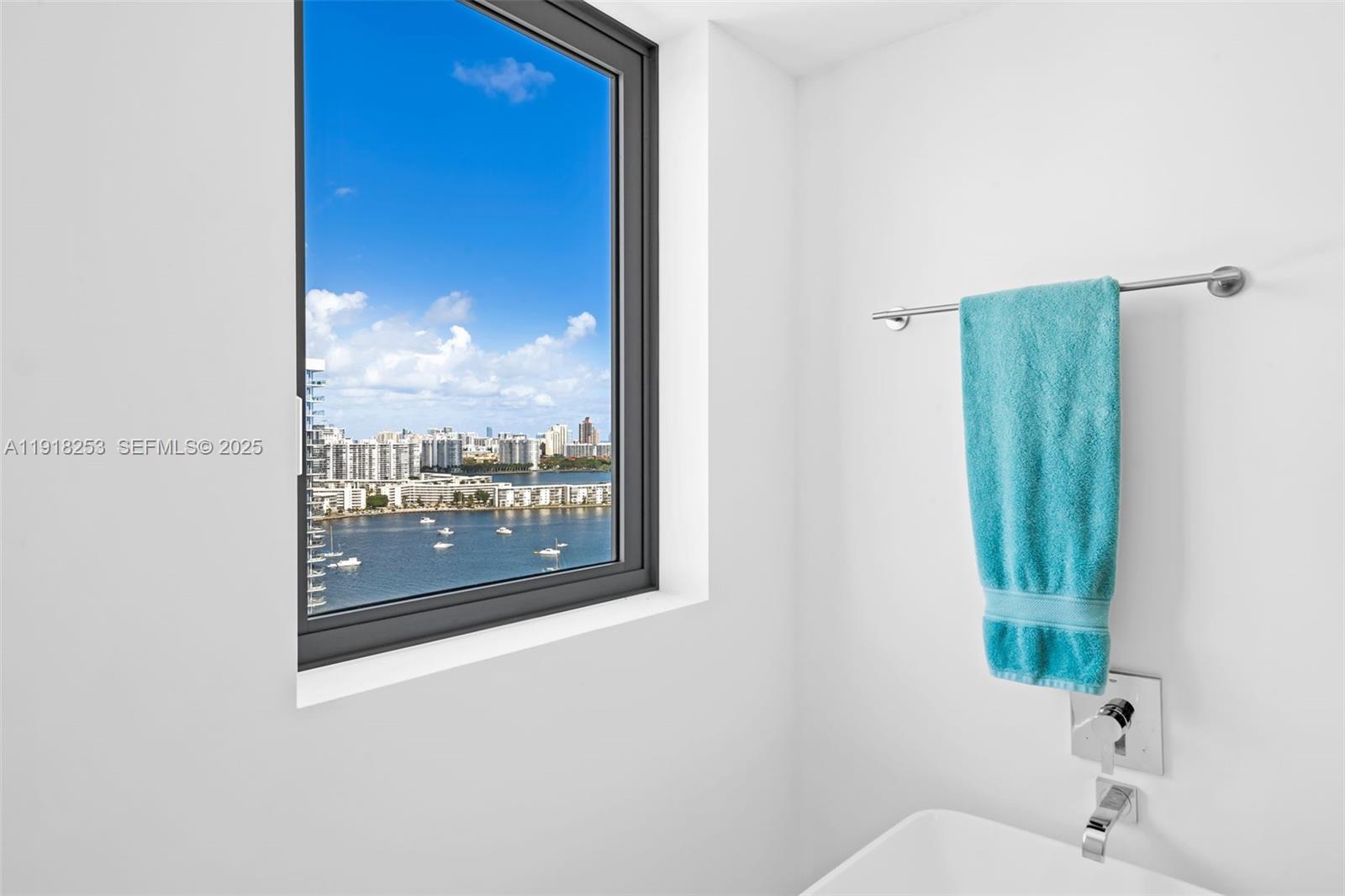 17111 Biscayne Blvd #2103 North Miami Beach, FL 33160