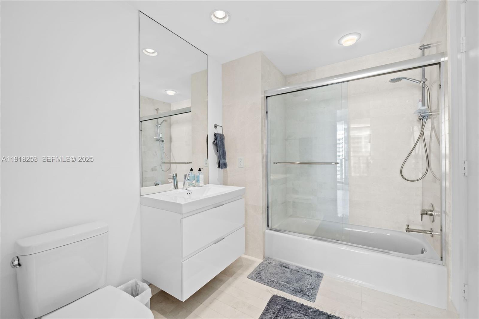 17111 Biscayne Blvd #2103 North Miami Beach, FL 33160