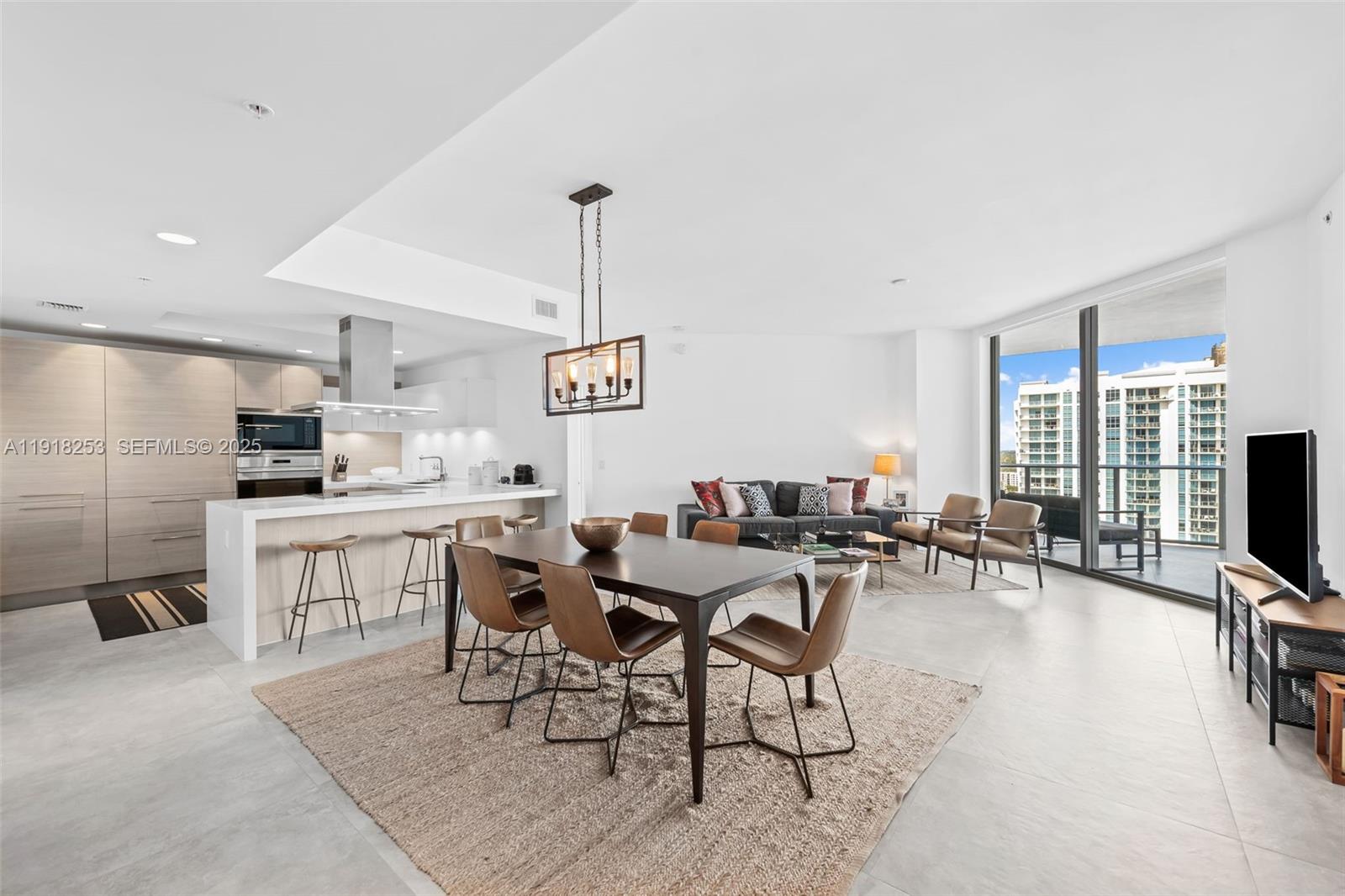 17111 Biscayne Blvd #2103 North Miami Beach, FL 33160