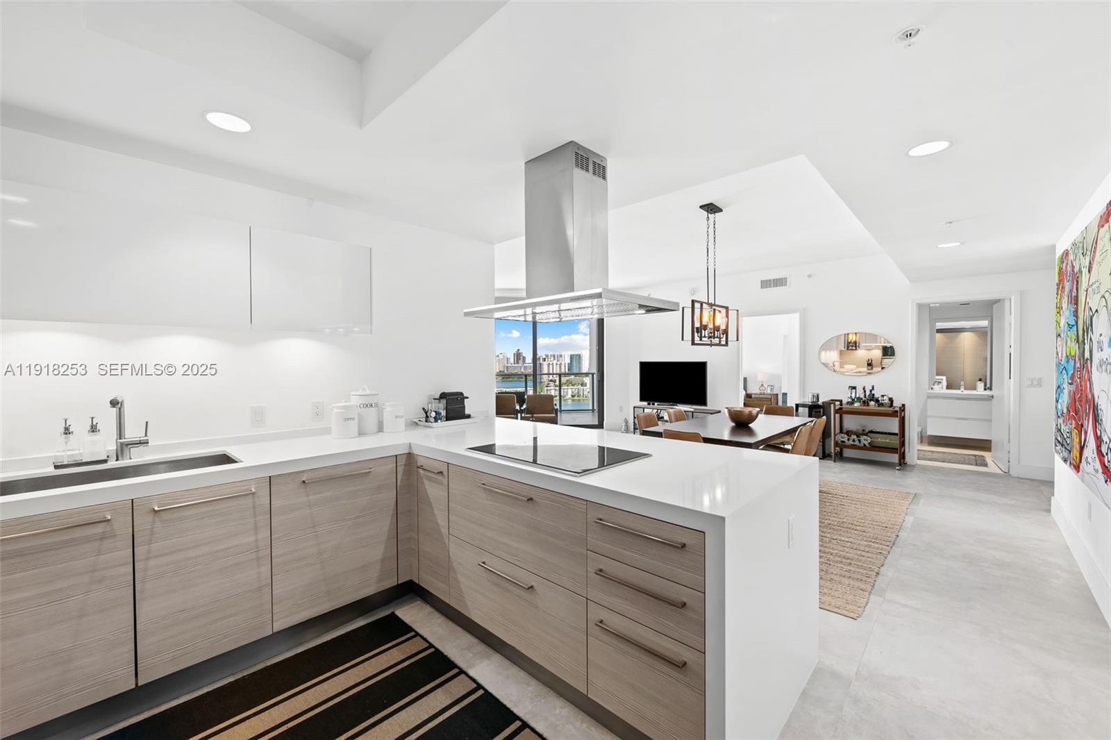 17111 Biscayne Blvd #2103 North Miami Beach, FL 33160