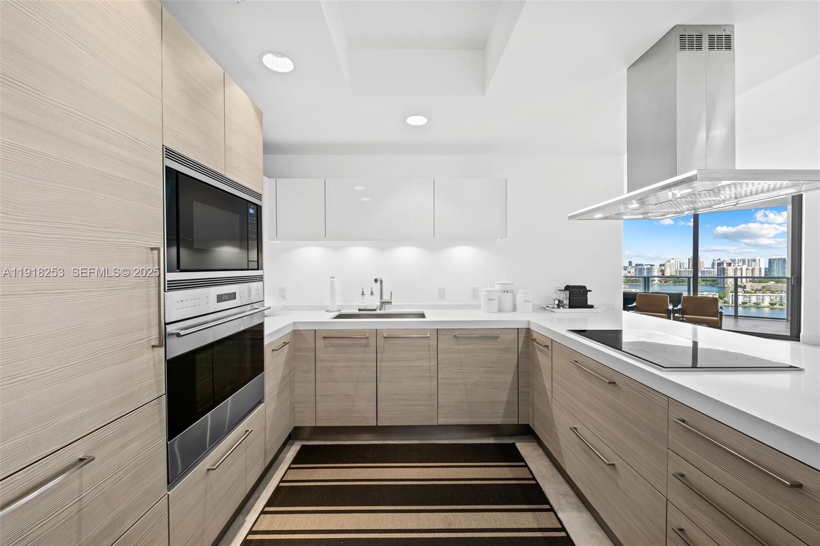 17111 Biscayne Blvd #2103 North Miami Beach, FL 33160