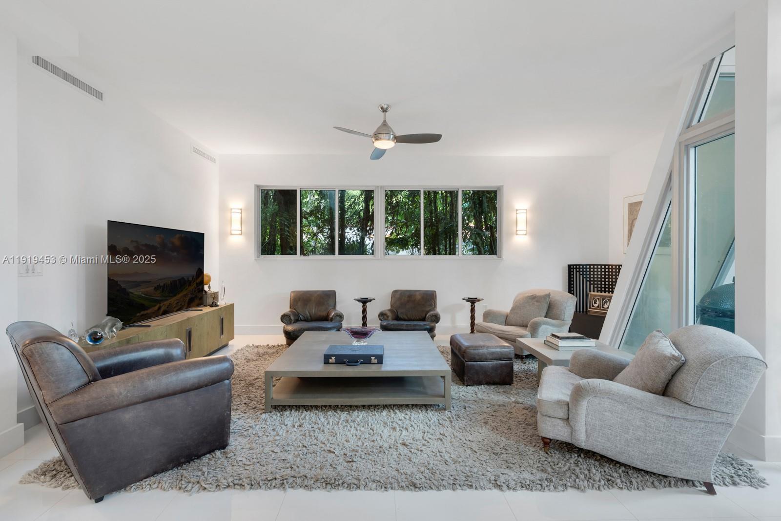 3861 Kumquat Ave Miami, FL 33133