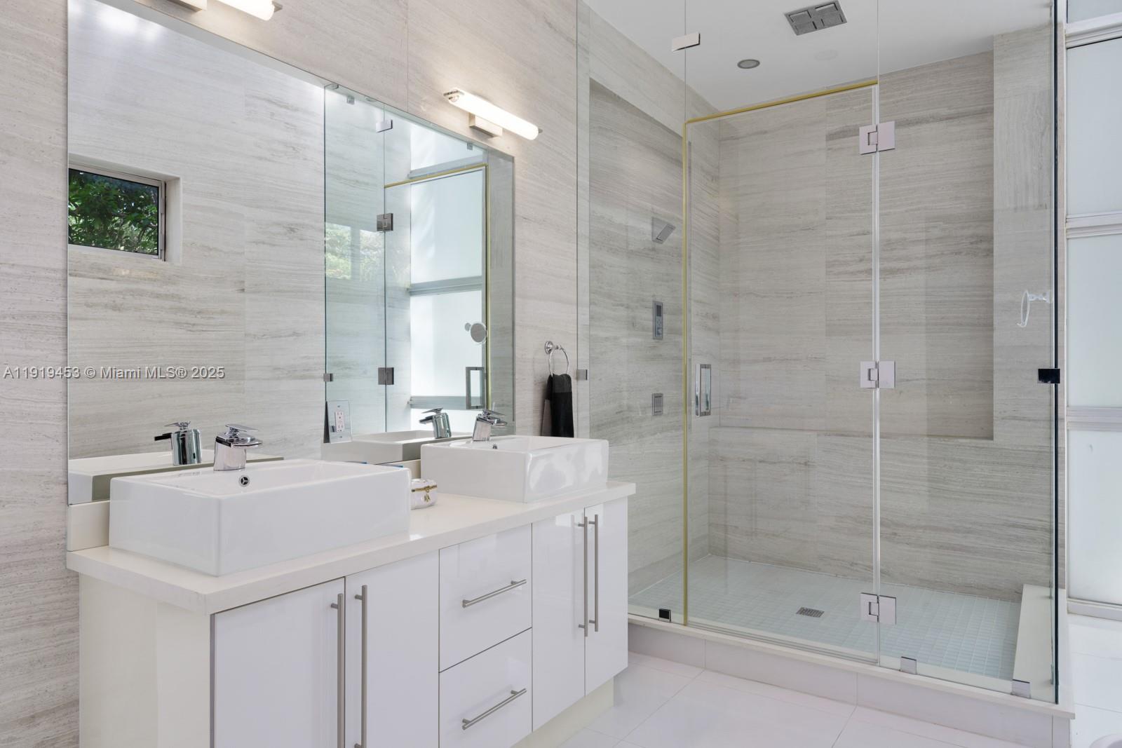 3861 Kumquat Ave Miami, FL 33133