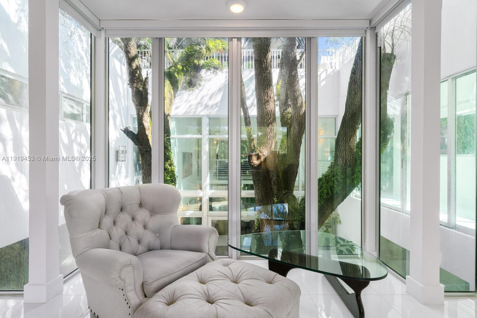 3861 Kumquat Ave Miami, FL 33133