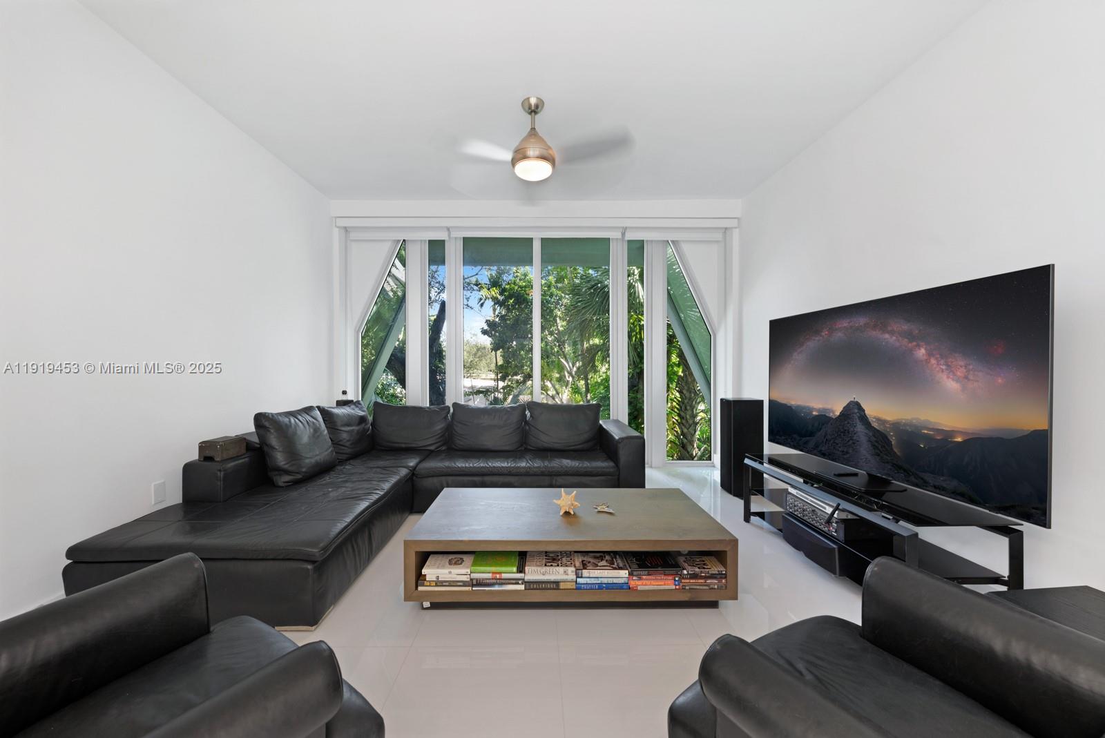 3861 Kumquat Ave Miami, FL 33133