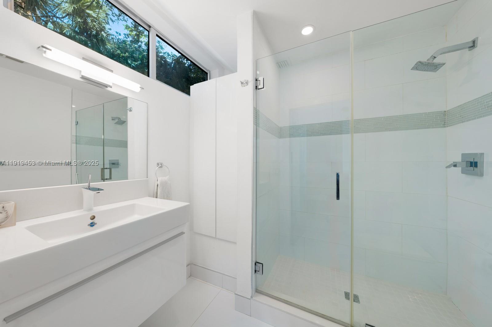 3861 Kumquat Ave Miami, FL 33133