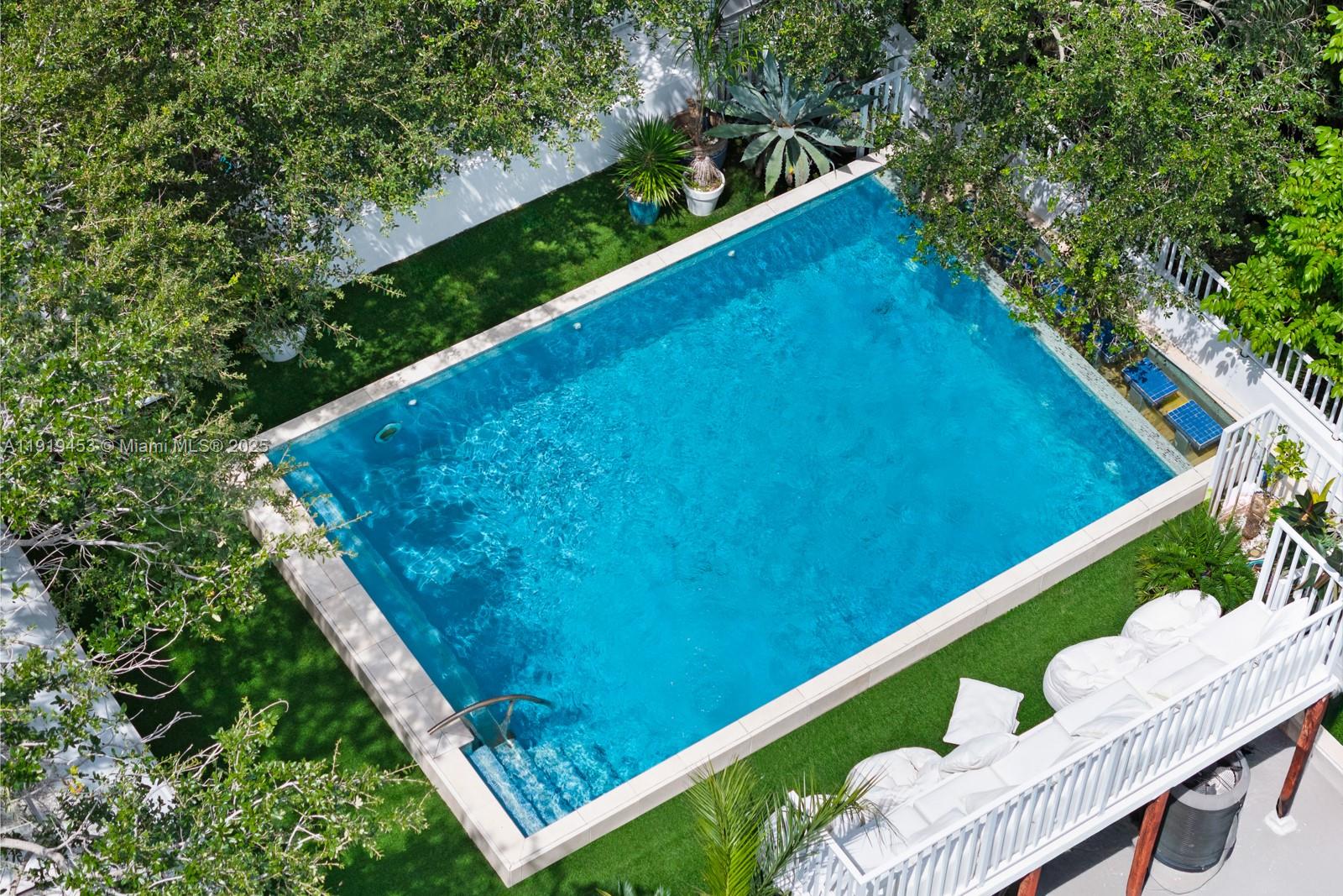 3861 Kumquat Ave Miami, FL 33133