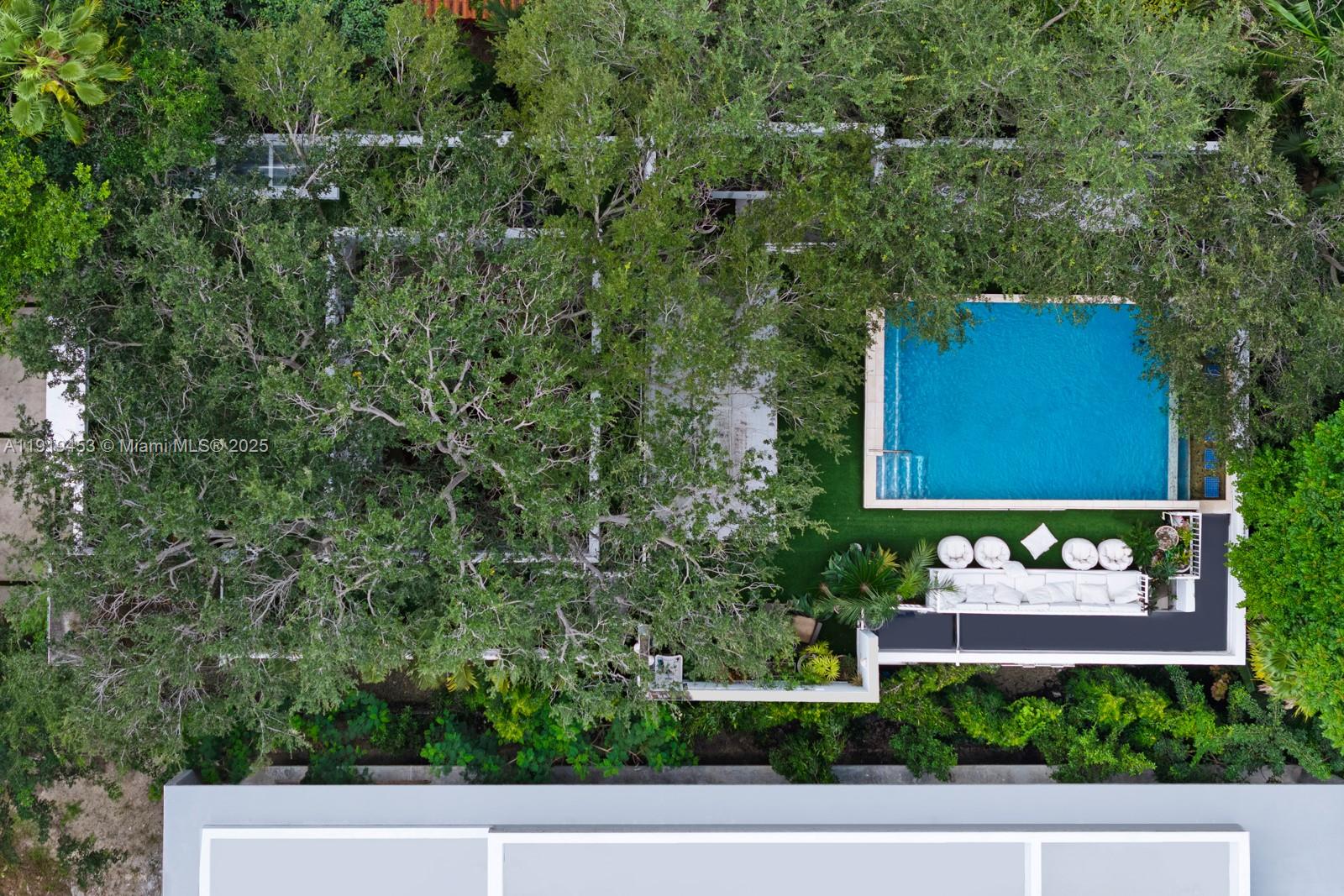 3861 Kumquat Ave Miami, FL 33133