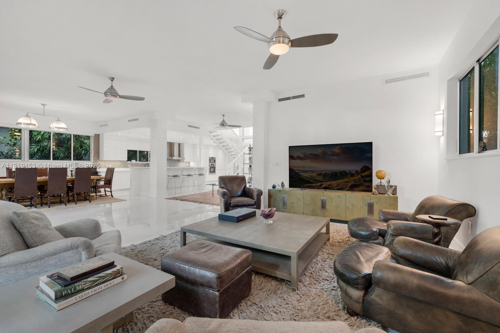 3861 Kumquat Ave Miami, FL 33133