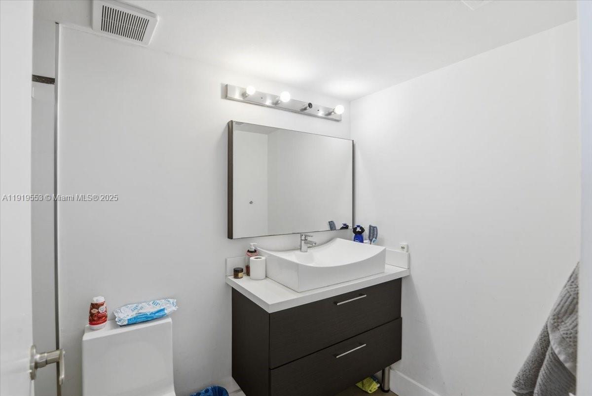 7601 E Treasure Dr #2109 North Bay Village, FL 33141