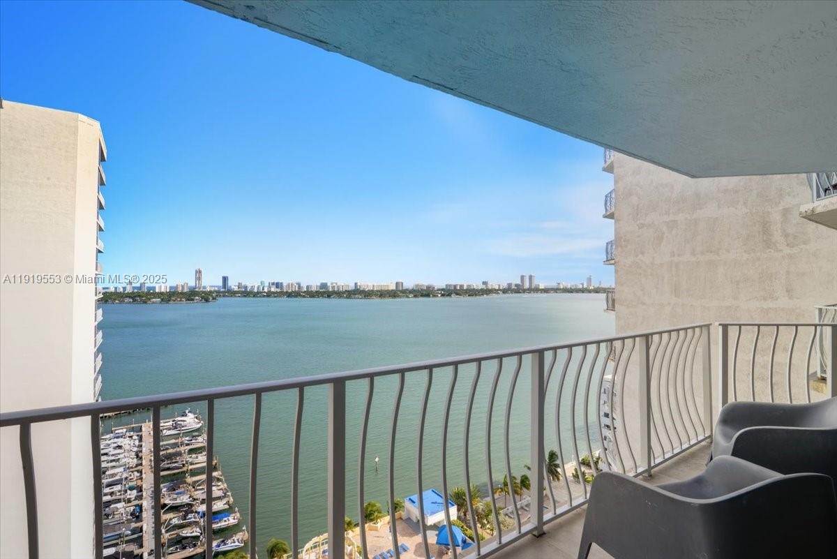 7601 E Treasure Dr #2109 North Bay Village, FL 33141