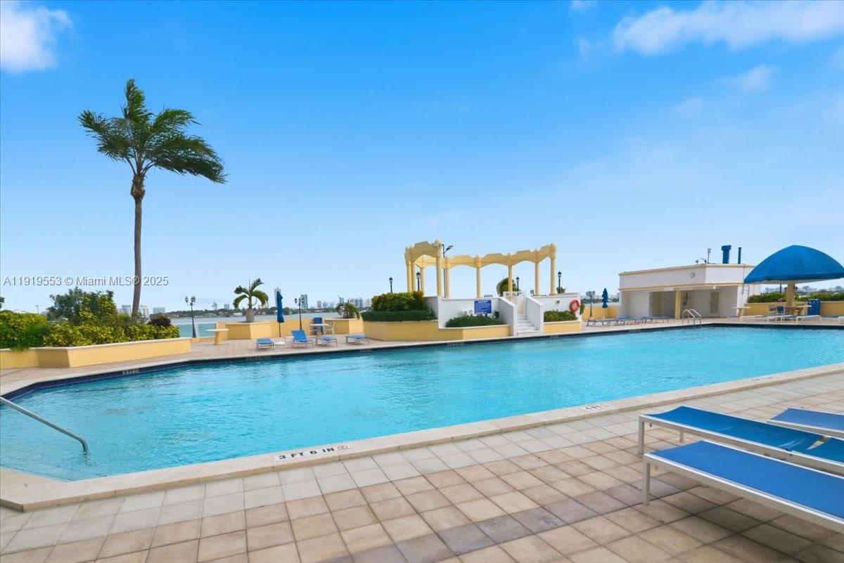 7601 E Treasure Dr #2109 North Bay Village, FL 33141