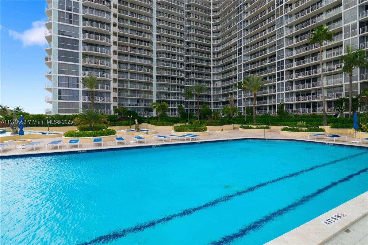 7601 E Treasure Dr #2109 North Bay Village, FL 33141