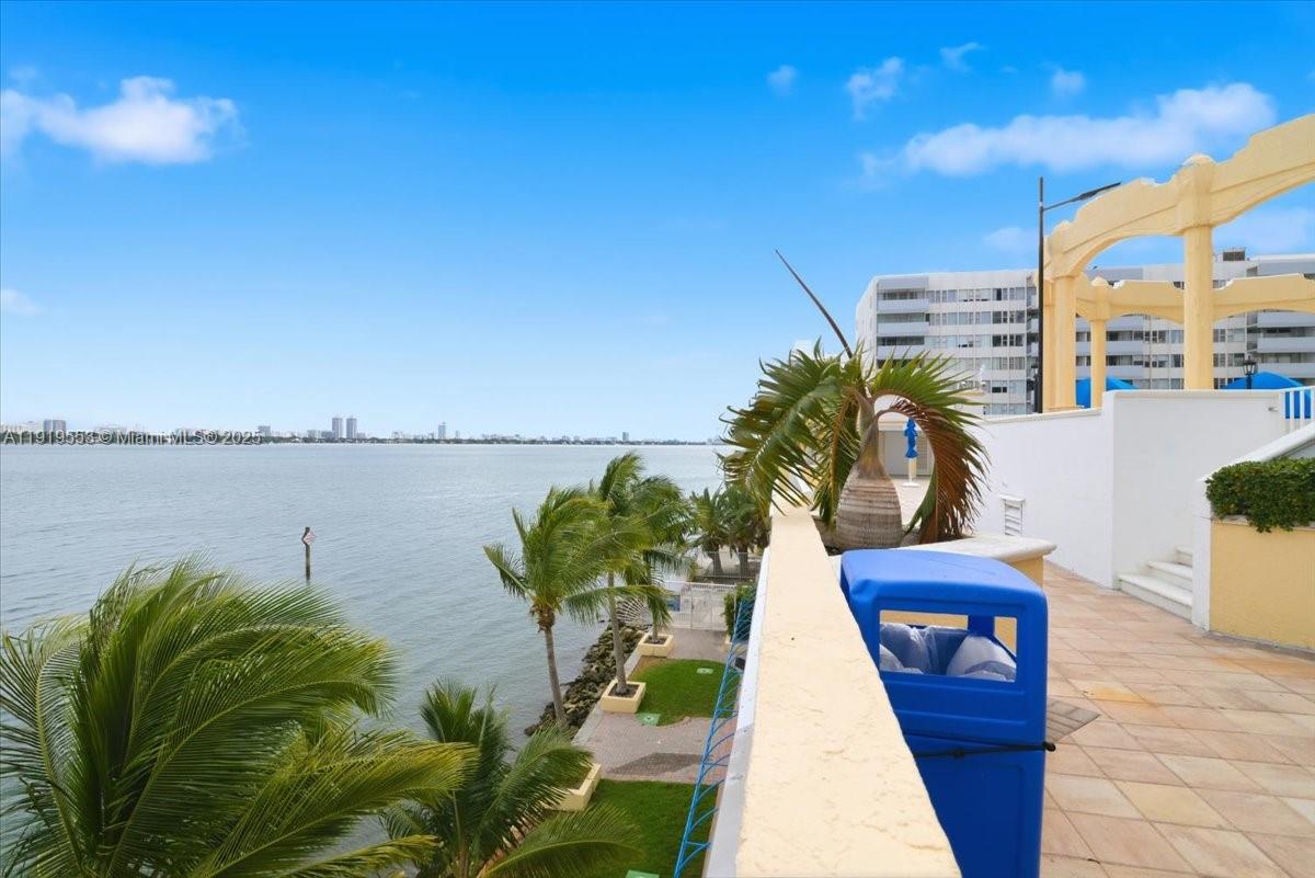 7601 E Treasure Dr #2109 North Bay Village, FL 33141