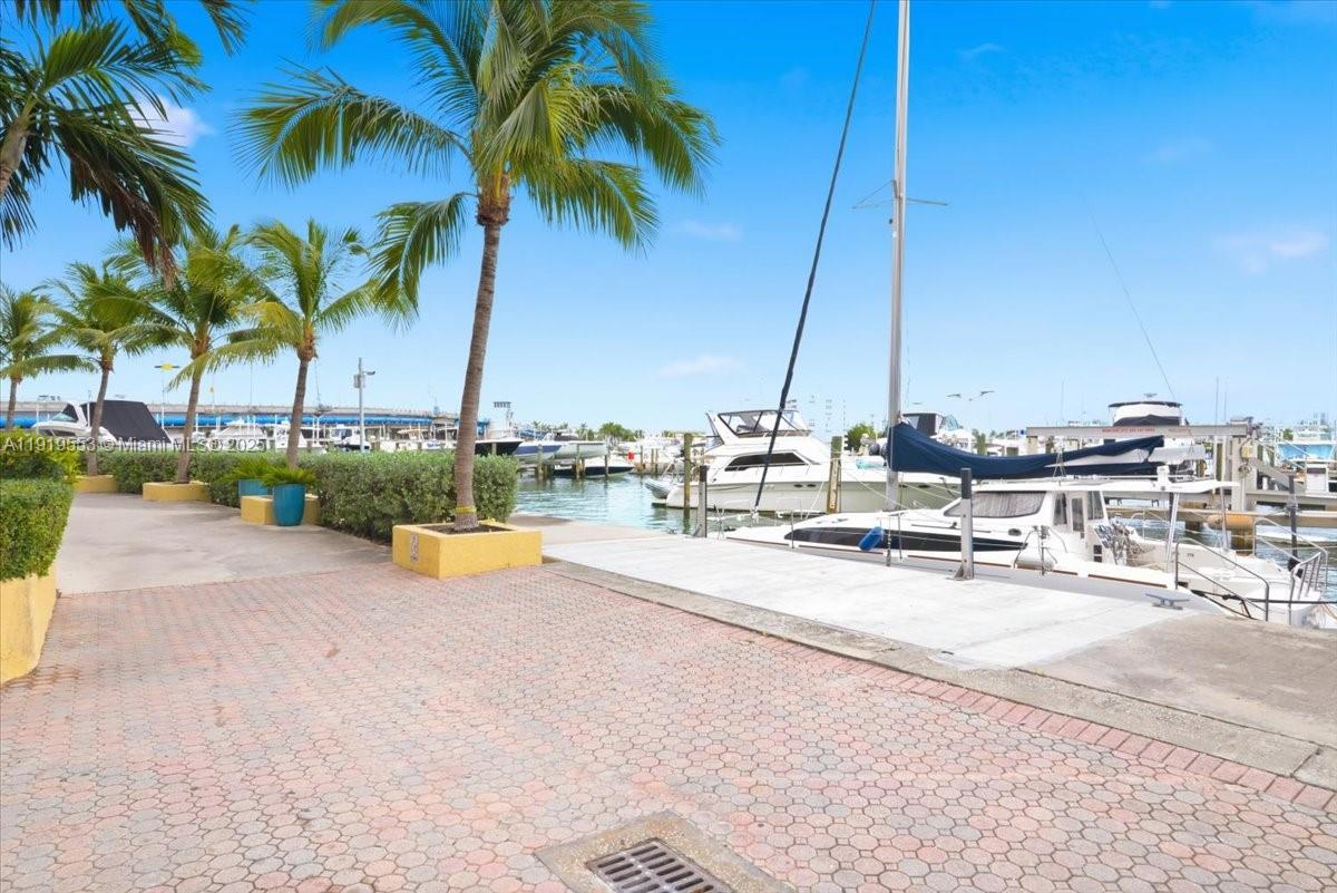 7601 E Treasure Dr #2109 North Bay Village, FL 33141