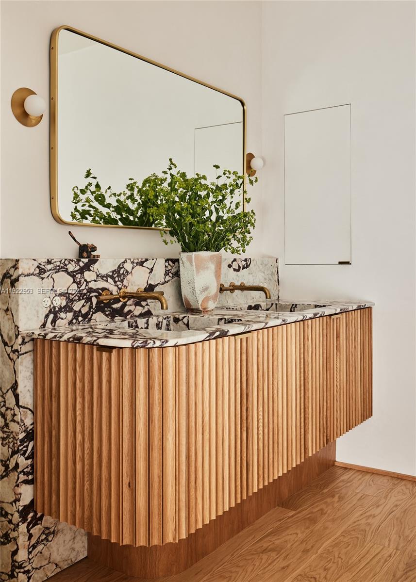 1315 Lenox Ave Miami Beach, FL 33139