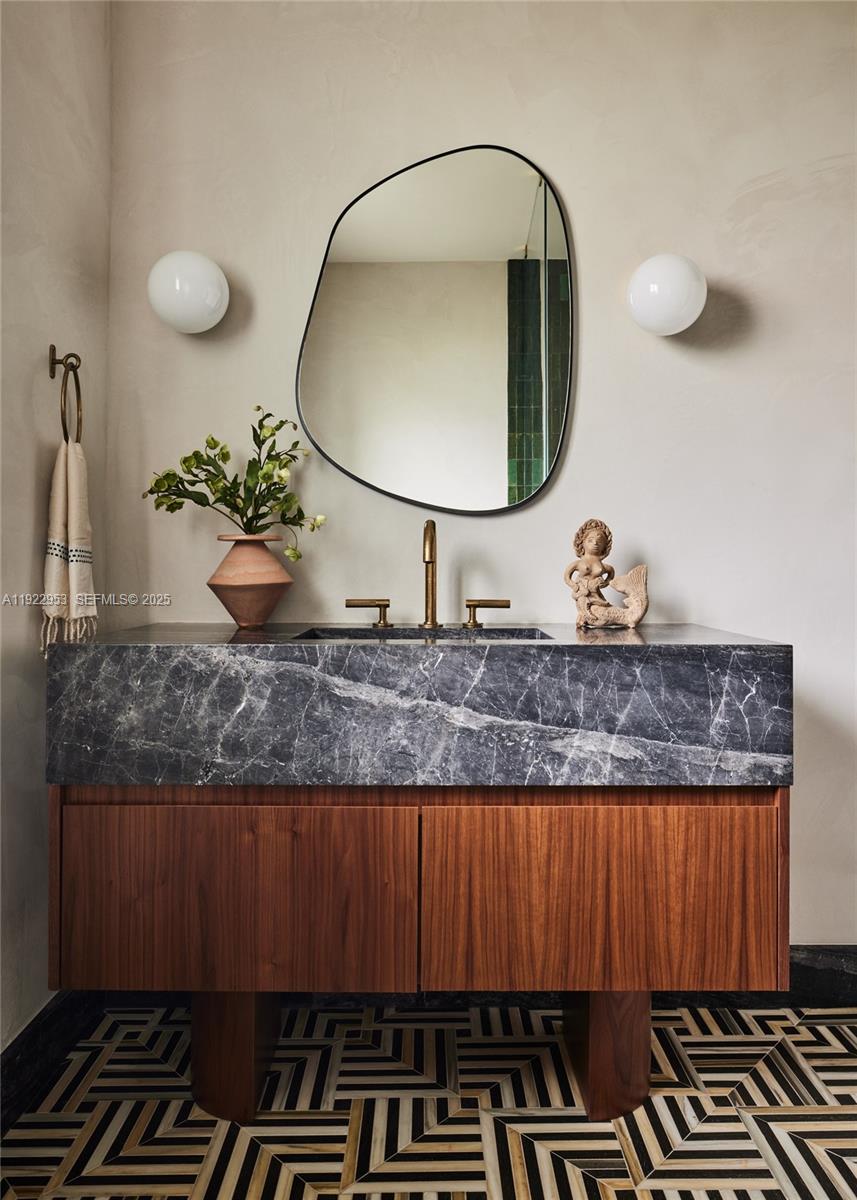 1315 Lenox Ave Miami Beach, FL 33139