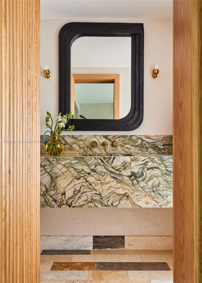 1315 Lenox Ave Miami Beach, FL 33139