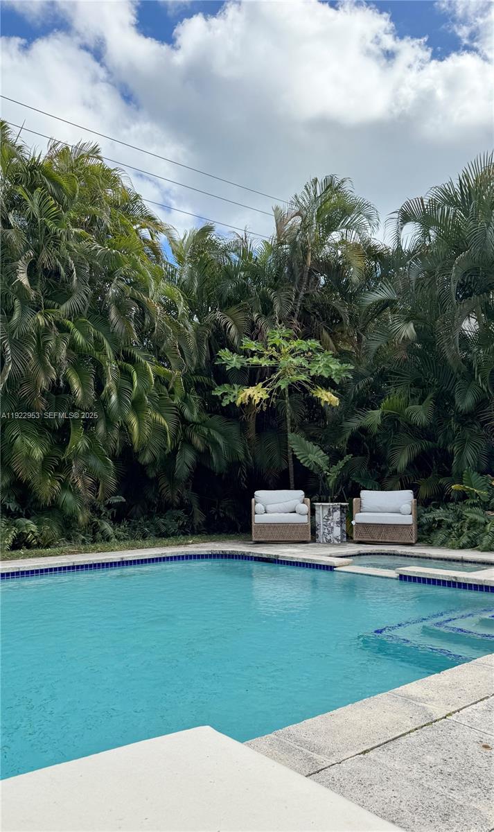 1315 Lenox Ave Miami Beach, FL 33139