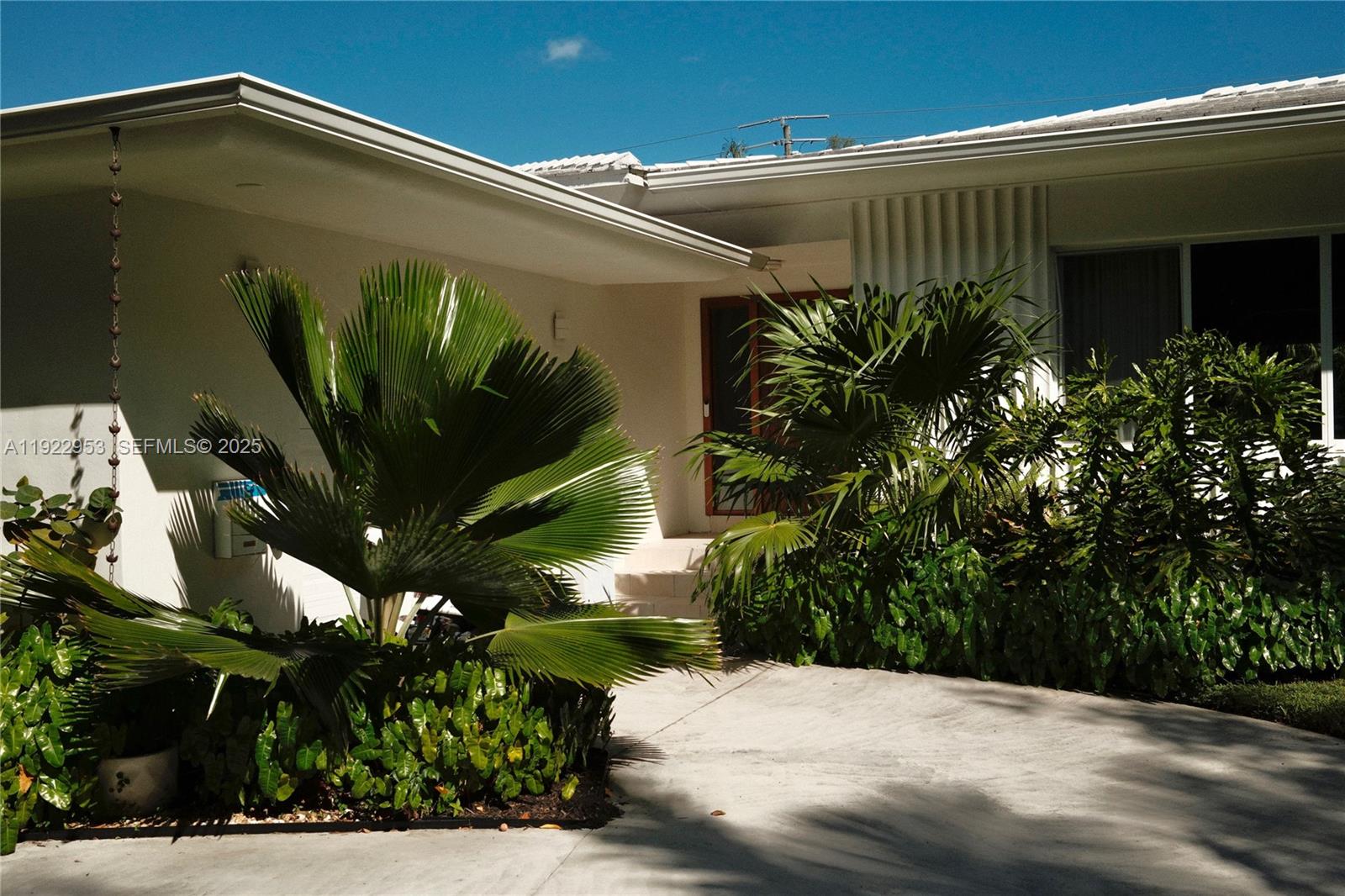 1315 Lenox Ave Miami Beach, FL 33139