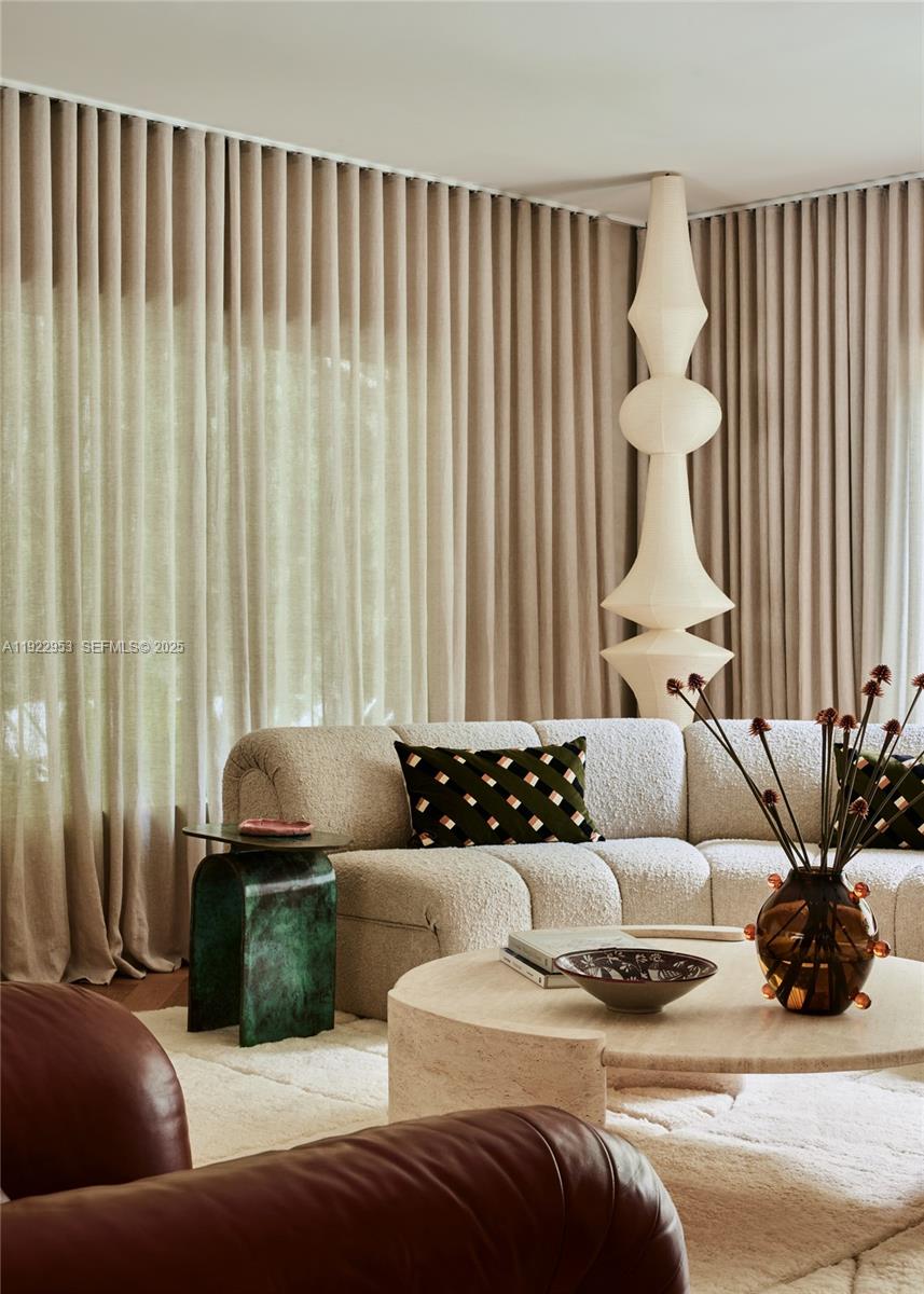 1315 Lenox Ave Miami Beach, FL 33139