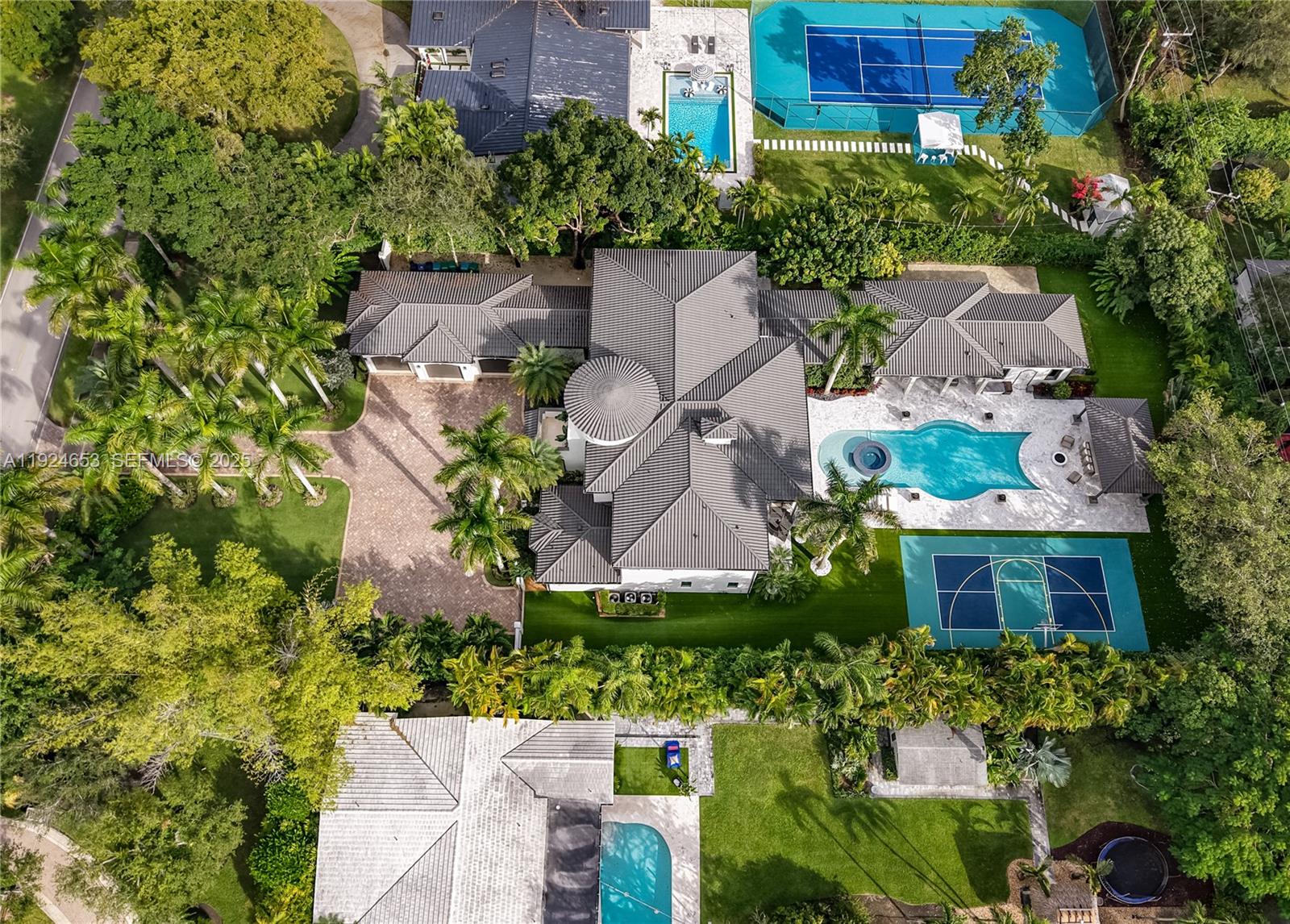 6080 SW 104th St Pinecrest, FL 33156