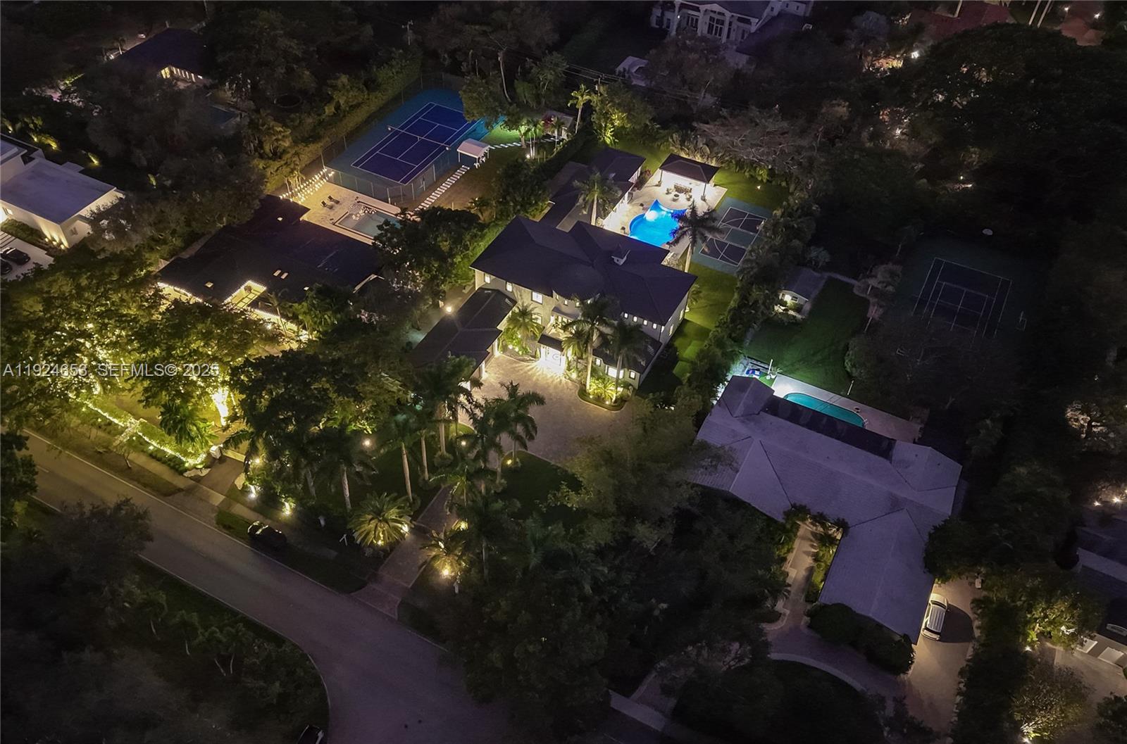 6080 SW 104th St Pinecrest, FL 33156