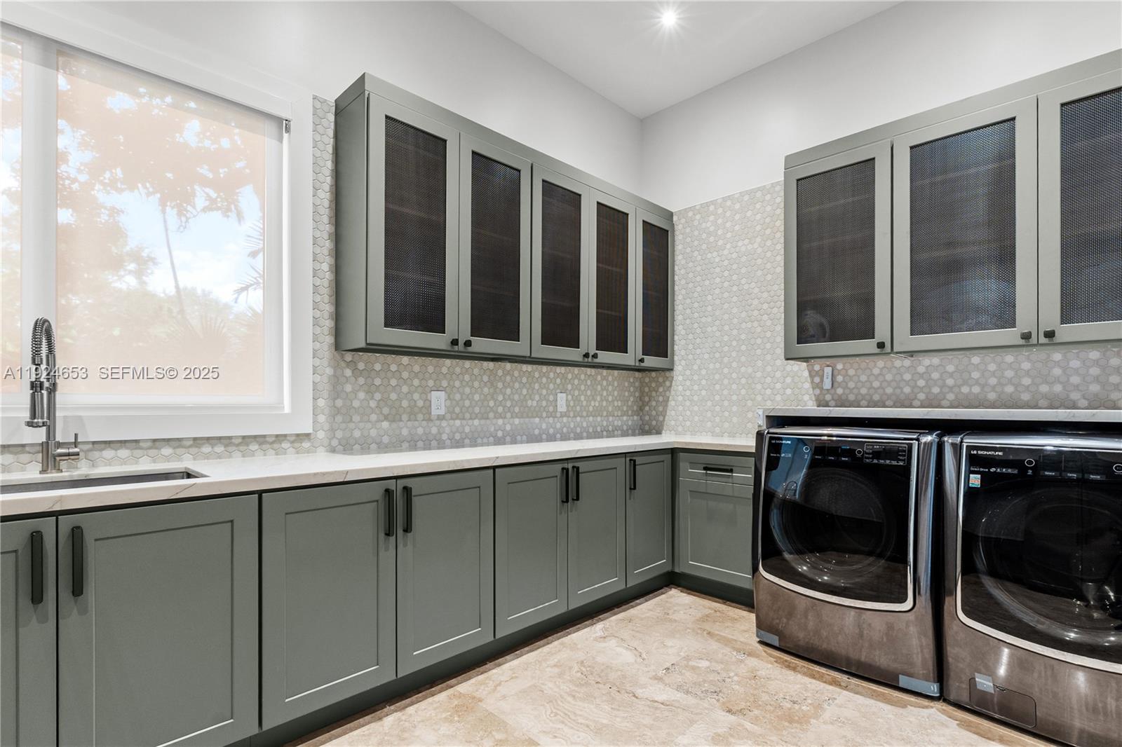 6080 SW 104th St Pinecrest, FL 33156